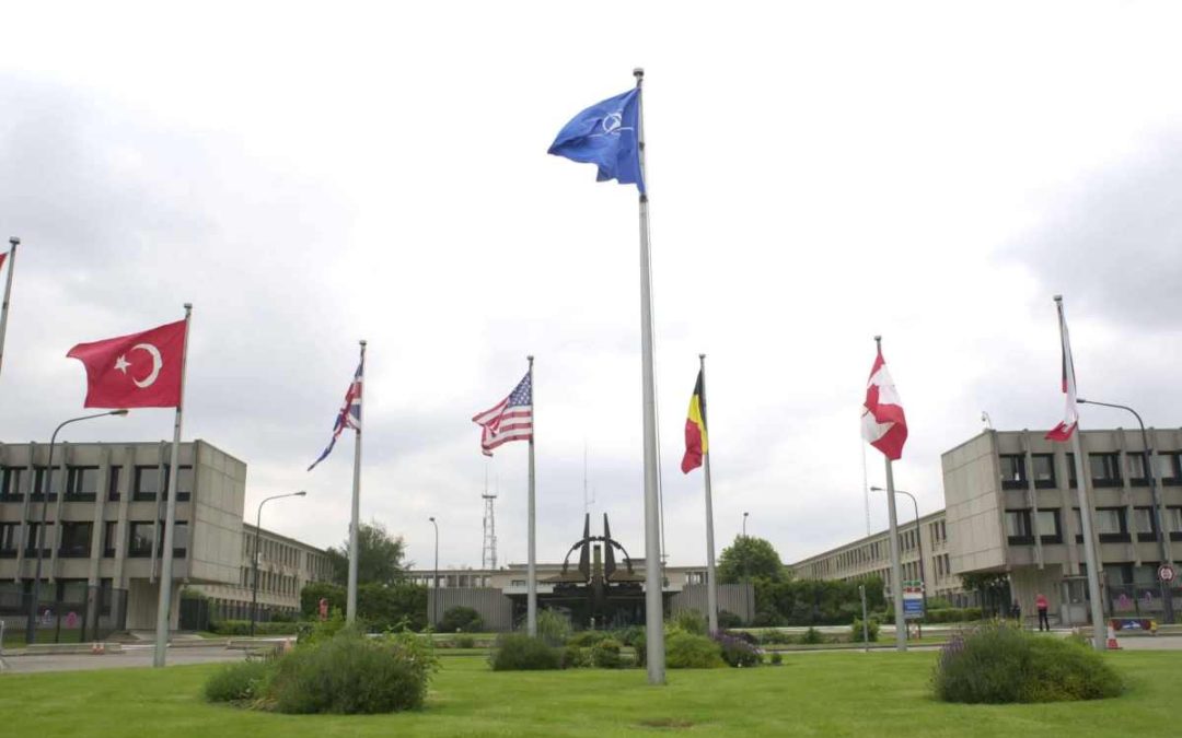 Kuzey Makedonya Bayrağı Düzenlenen Tören İle NATO Merkezine Asıldı.